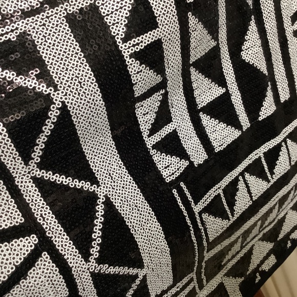 Vince Camuto Sequined Top Black White Abstract Short Sleeve Size 2X - Picture 6 of 9